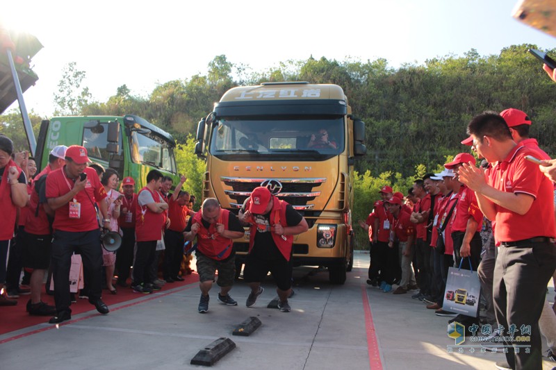 紅巖深圳吼“雄起” 港口運(yùn)輸車“狙擊戰(zhàn)”初戰(zhàn)大捷