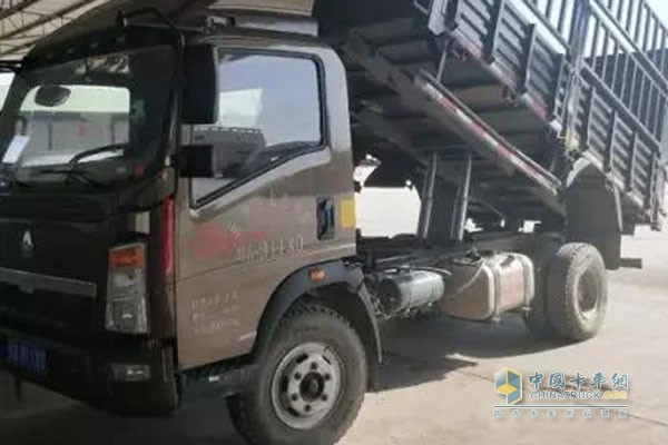 HOWO輕卡多功能復合型運輸車