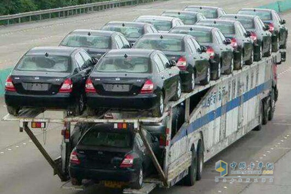 飛機(jī)板、雙排車等違規(guī)轎運(yùn)車影響道路安全