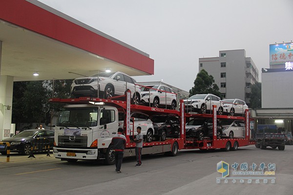 終于到達(dá)終點(diǎn)加油站，成績25.6L！