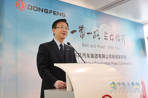 東風(fēng)公司黨委常委、副總經(jīng)理安鐵成