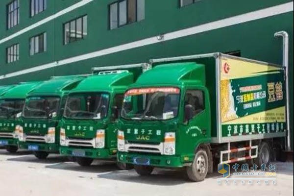 寧波綠通車運(yùn)送豆制品、奶類的帥鈴