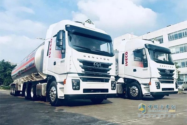 上汽紅巖“高智能”+“一體化”的新型?；愤\(yùn)輸車