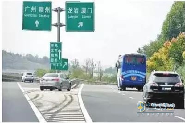 上下匝道不打轉(zhuǎn)向燈