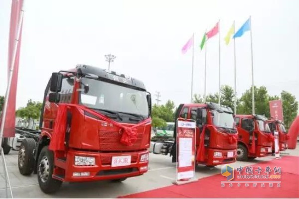 現(xiàn)場(chǎng)展車(chē)