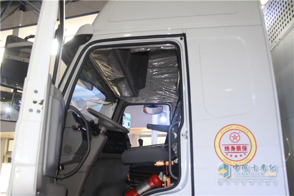 大運E8車門