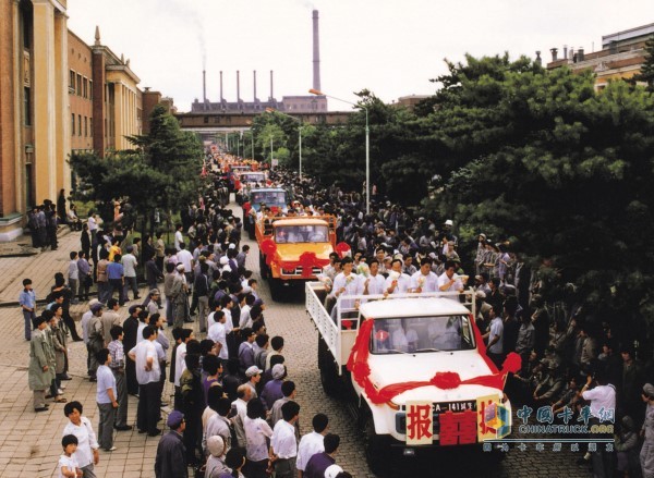 1986年7月15日，第二代解放卡車CA141成功實(shí)現(xiàn)了換型轉(zhuǎn)產(chǎn)