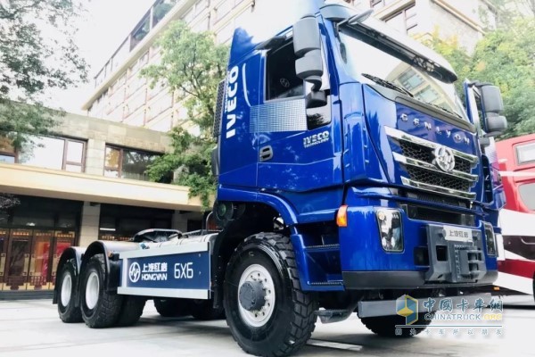 智能網(wǎng)聯(lián)6×6全驅(qū)大件運(yùn)輸車(chē)