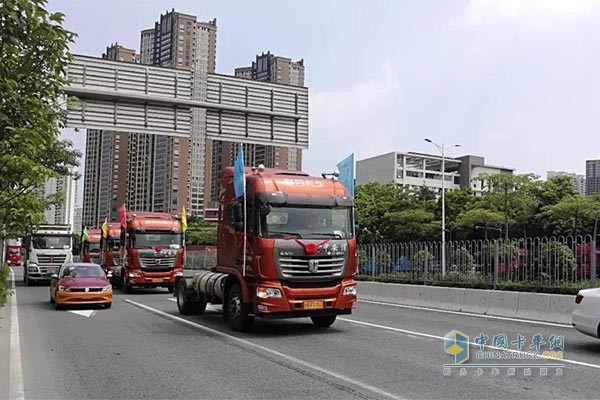 中安信物流有限公司此次購(gòu)買的5臺(tái)U系260馬力 4×2牽引車