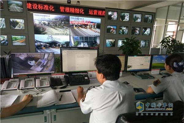 涇川進(jìn)一步加強(qiáng)對(duì)“綠色通道”車輛的查驗(yàn)力度