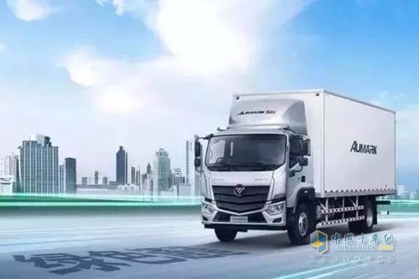 踐行綠色低碳出行、高排放標準的歐馬可超級卡車