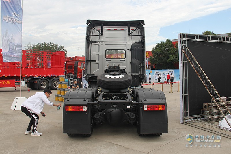 一汽解放J7 500馬力 6X4牽引車(chē)