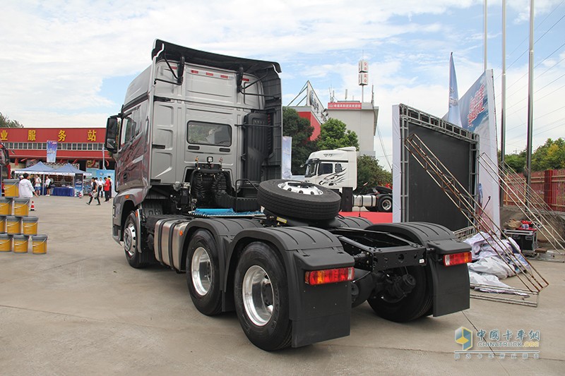 一汽解放J7 500馬力 6X4牽引車(chē)