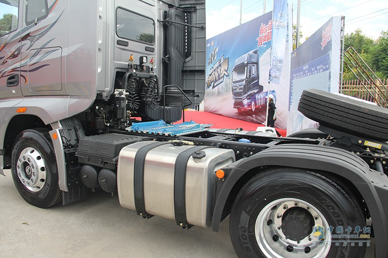一汽解放J7 500馬力 6X4牽引車(chē)