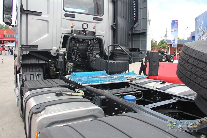 一汽解放J7 500馬力 6X4牽引車(chē)