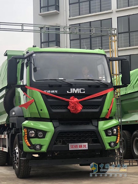 江鈴威龍自卸車