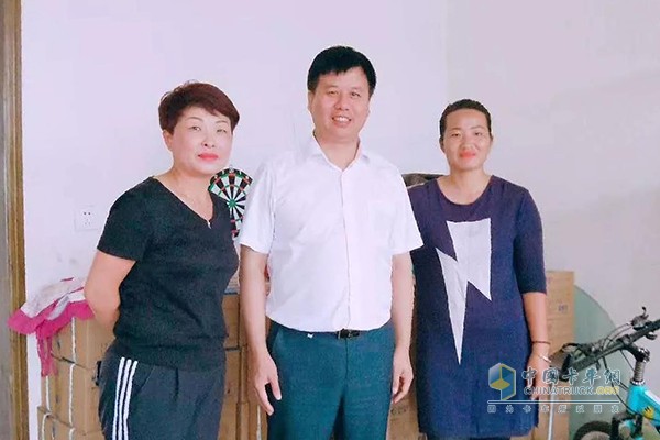 可蘭素總經理和用戶合影