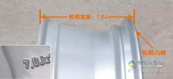 輪轂的內側一般都有標J值