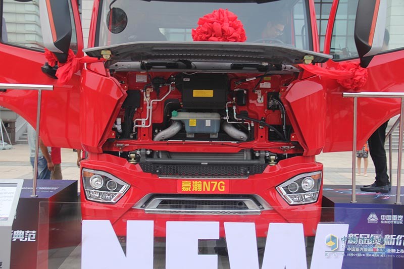 中國重汽 豪瀚N7G重卡 430馬力 6X4 LNG牽引車
