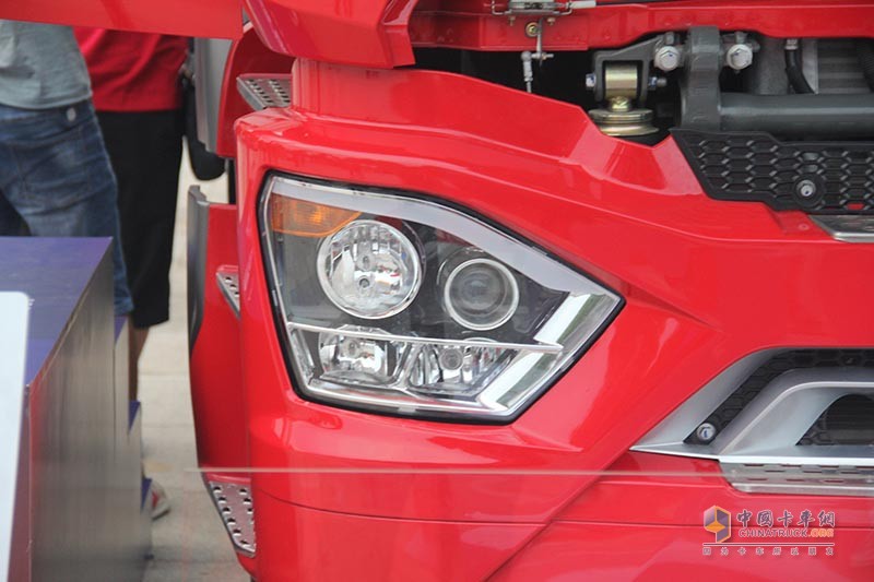 中國重汽 豪瀚N7G重卡 430馬力 6X4 LNG牽引車