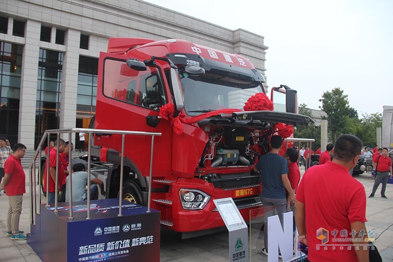 中國重汽 豪瀚N7G重卡 430馬力 6X4 LNG牽引車