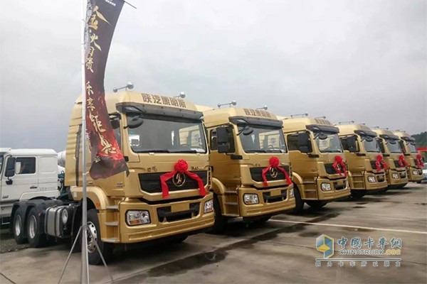 現(xiàn)場(chǎng)陜汽康明斯展車