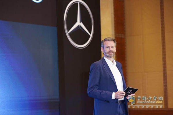 戴姆勒卡客車(chē)(中國(guó))有限公司CEO Ralf Kraemer科銳銘先生發(fā)表講話(huà)