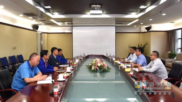 集團公司董事長嚴鑒鉑在西安高新廠區(qū)會見了大冶特鋼總經(jīng)理蔣喬一行
