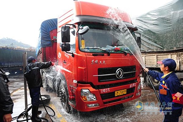 高壓水槍洗車(chē)