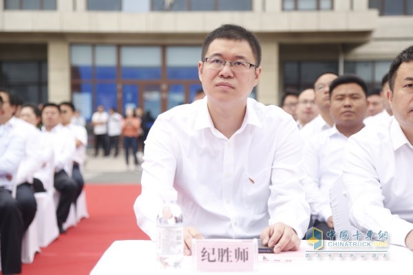 一汽解放青島汽車有限公司高級(jí)經(jīng)理、營(yíng)銷服務(wù)部部長(zhǎng)紀(jì)勝師