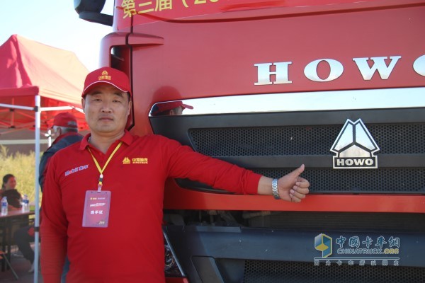 第三屆中國重汽曼技術產品實況挑戰(zhàn)賽哈爾濱站選手蔡文建先生為汕德卡C7H點贊