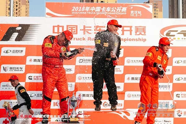 北京優(yōu)德偉賽車隊(duì)、安徽駿強(qiáng)賽車俱樂部、河南龍欣賽車隊(duì)