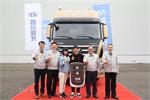 當(dāng)美女卡車司機遇上重卡先鋒創(chuàng)虎