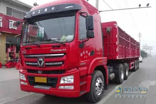 徐工重卡運煤車