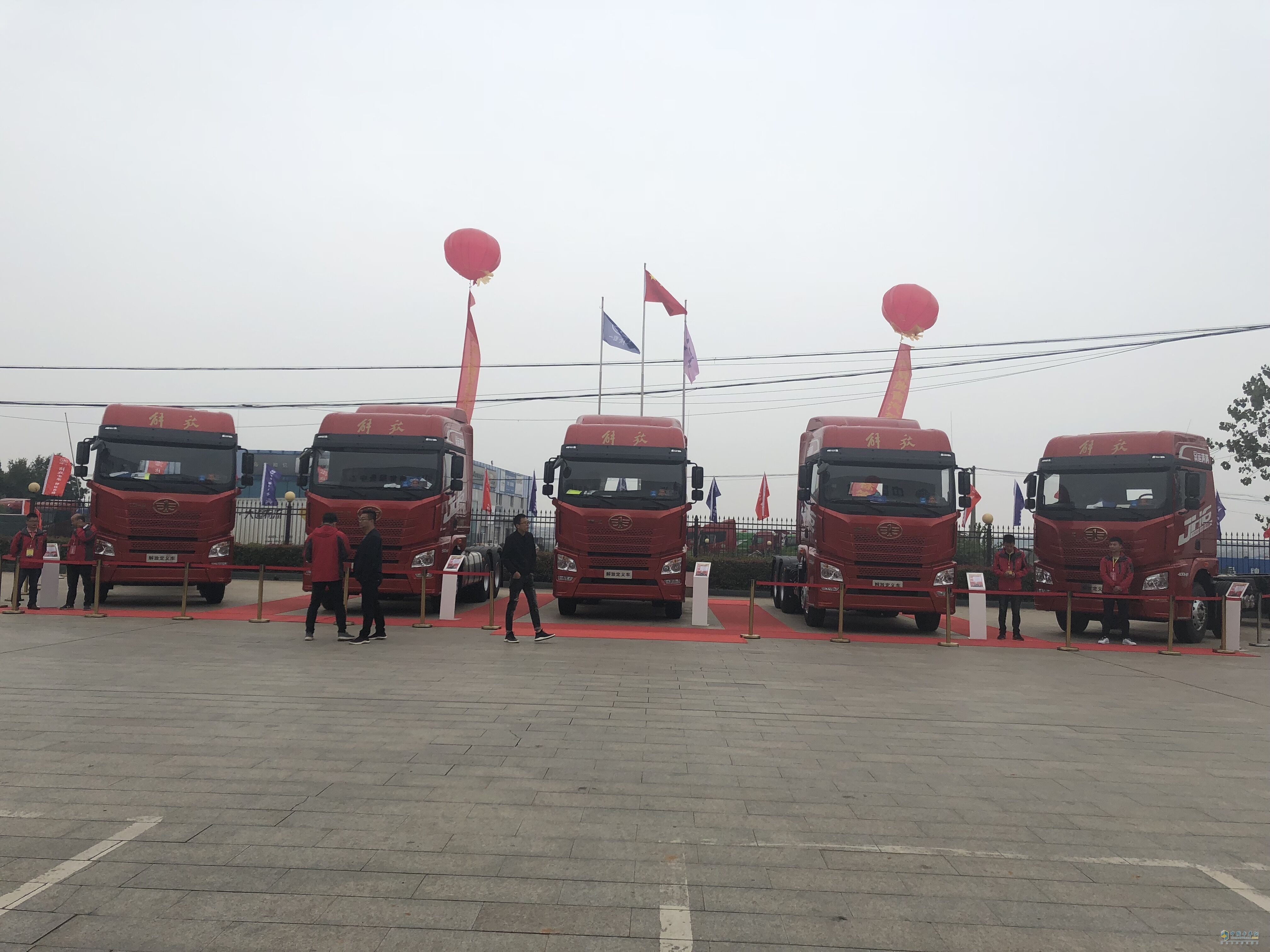 運滿滿&一汽解放定義車標簽上線暨運滿滿定義車全國首家體驗中心掛牌儀式