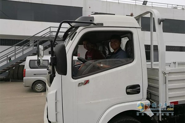 2017年，配套玉柴YC4S150-48的東風(fēng)多利卡DF915樣車登陸秘魯。