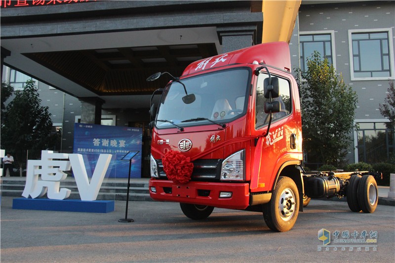 一汽解放 J6L 220馬力 4X2 國(guó)五轎運(yùn)車底盤(CA5160XXYP62K1L7E5)