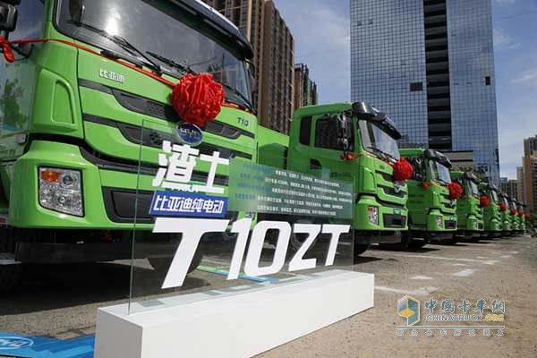 全球首批比亞迪純電動智能泥頭車開啟規(guī)?；痉哆\營