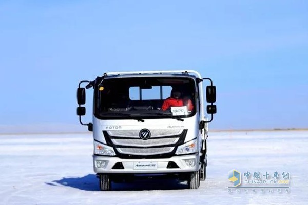 冬天行車不要加油過(guò)猛