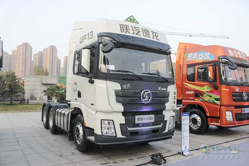 陜汽重卡 德龍X3000 500馬力 6X4 國(guó)五牽引車(chē)(SX4250XC4Q2)