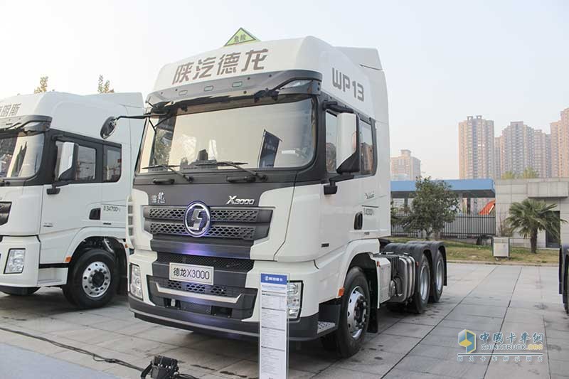 陜汽重卡 德龍X3000 500馬力 6X4 國(guó)五牽引車(chē)(SX4250XC4Q2)