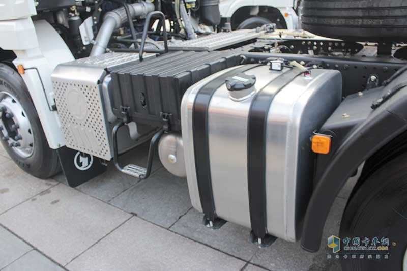 陜汽重卡 德龍X3000 500馬力 6X4 國(guó)五牽引車(chē)(SX4250XC4Q2)