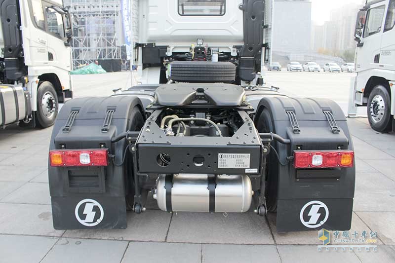 陜汽康明斯 德龍X3000 輕量化版 440馬力 4X2牽引車