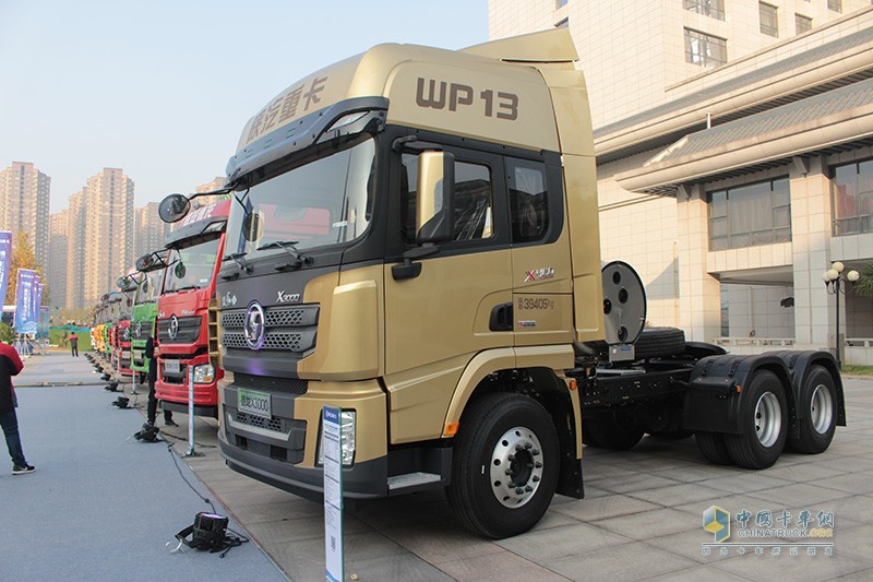 陜汽重卡 德龍X3000 460馬力 6X4 LNG 國(guó)六牽引車(chē)