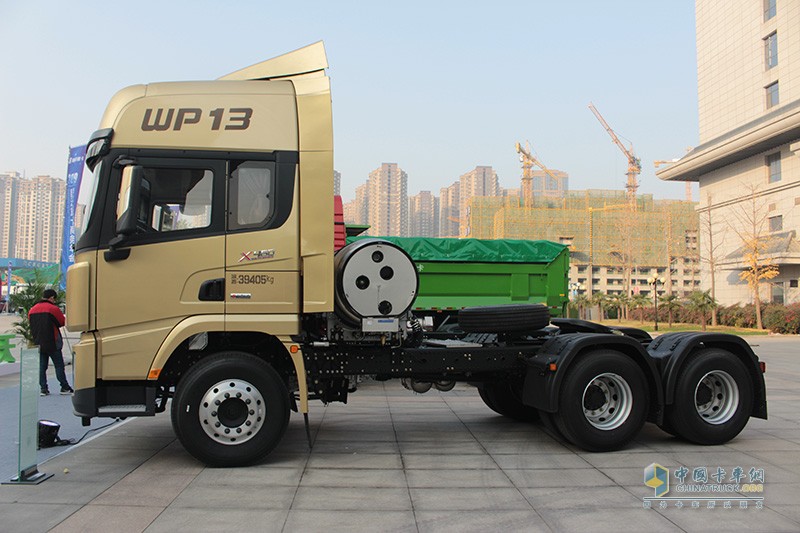 陜汽重卡 德龍X3000 460馬力 6X4 LNG 國(guó)六牽引車(chē)