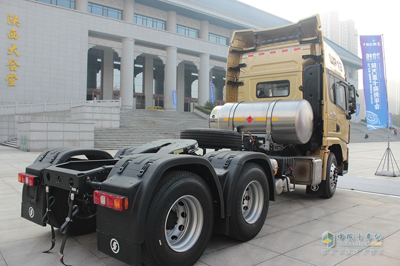 陜汽重卡 德龍X3000 460馬力 6X4 LNG 國(guó)六牽引車(chē)