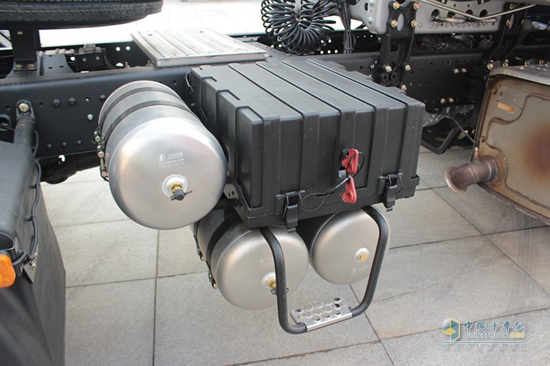 陜汽重卡 德龍X3000 460馬力 6X4 LNG 國(guó)六牽引車(chē)