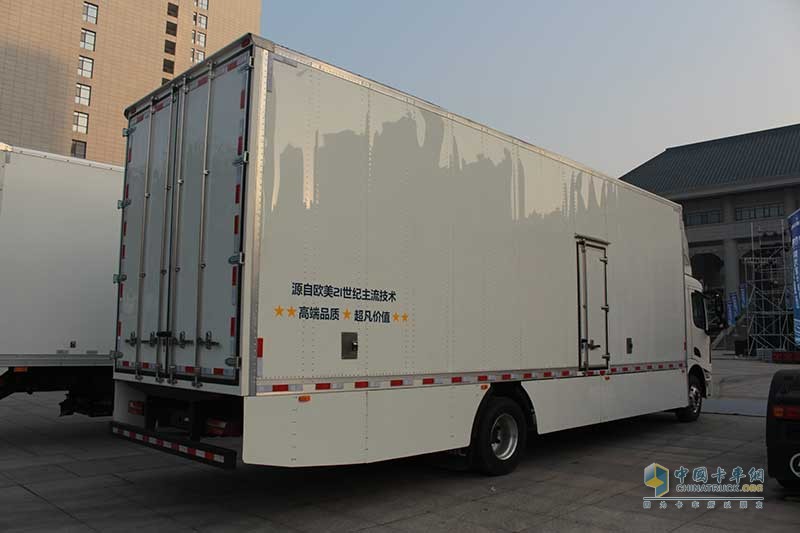 陜汽重卡 德龍L6000 4×2 215馬力 國五載貨車