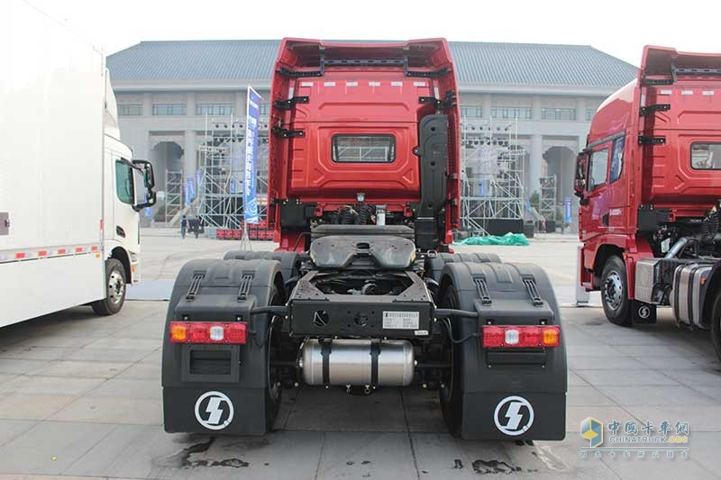 陜汽重卡 德龍X3000 黃金之星強(qiáng)勁版 6×4 550馬力 國(guó)五牽引車