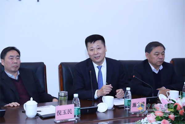 惠龍易通董事長(zhǎng)施文進(jìn)現(xiàn)場(chǎng)發(fā)言